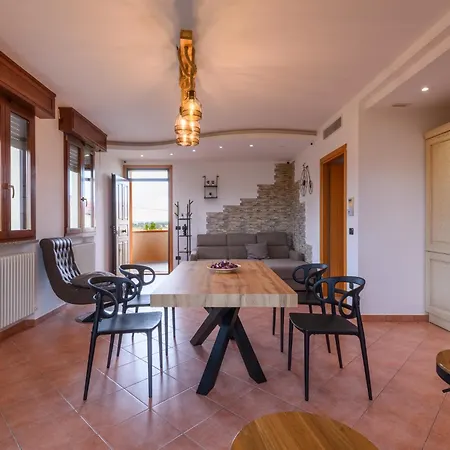 Guesthost - Rosso Tramonto Flat With Relaxing View Tavullia