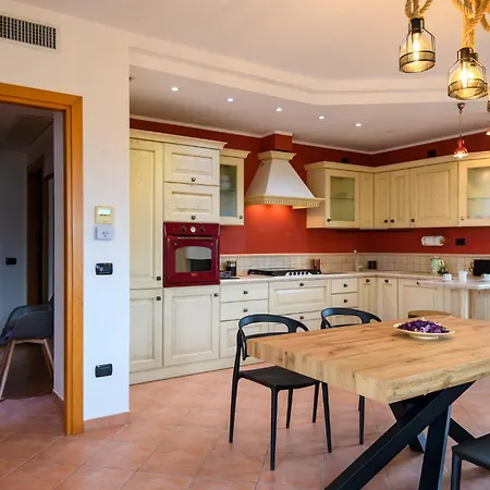 Guesthost - Rosso Tramonto Flat With Relaxing View