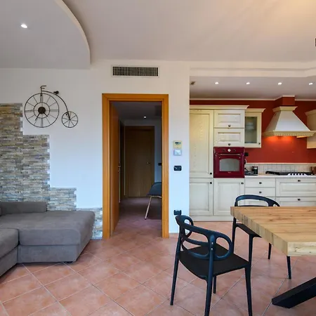 Guesthost - Rosso Tramonto Flat With Relaxing View Tavullia