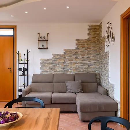 Guesthost - Rosso Tramonto Flat With Relaxing View Tavullia