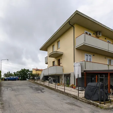 Guesthost - Rosso Tramonto Flat With Relaxing View Tavullia